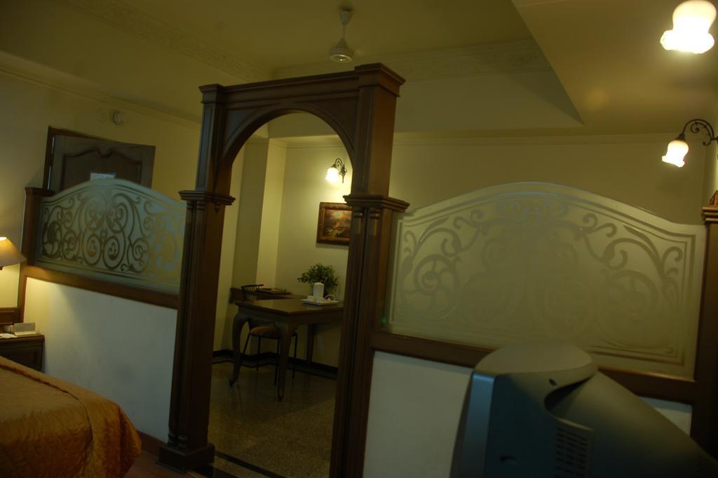 Park Palace Hotel Калькутта Номер фото